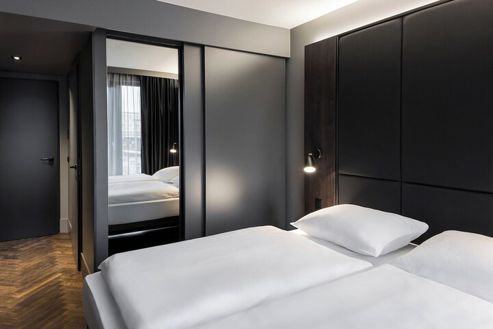 Room 12 of 49