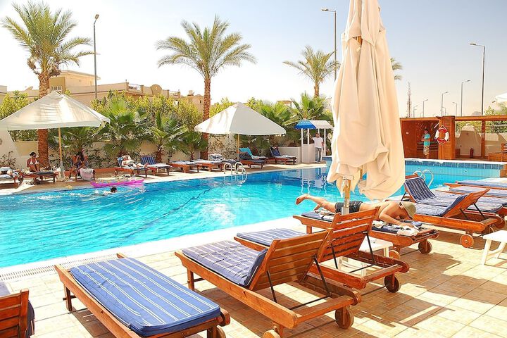 Pool Hotel