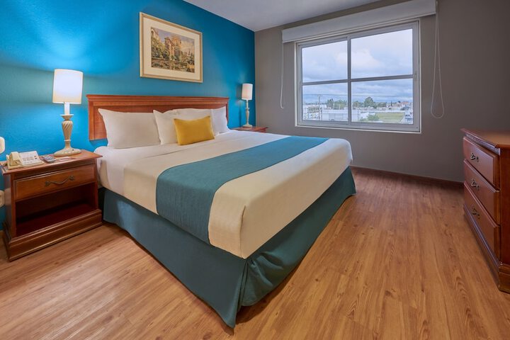 Room 3 of 20