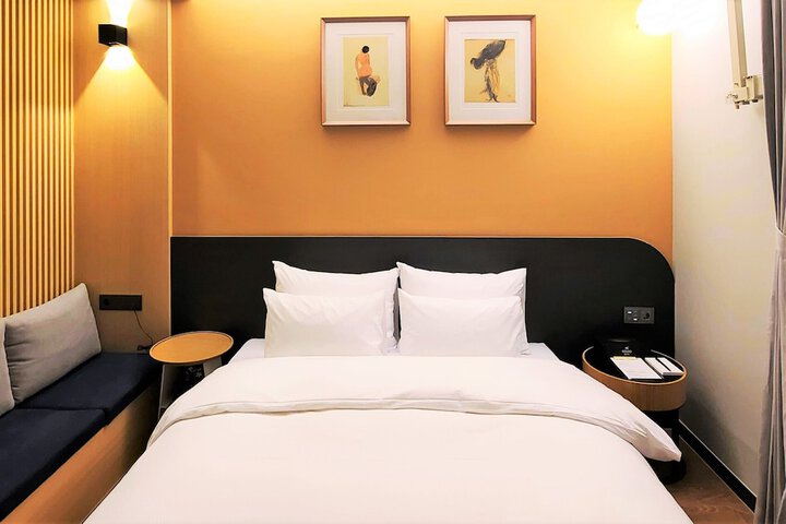 Room 13 of 219