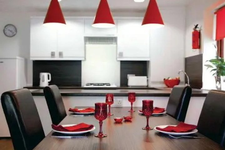 Dining 10 of 12