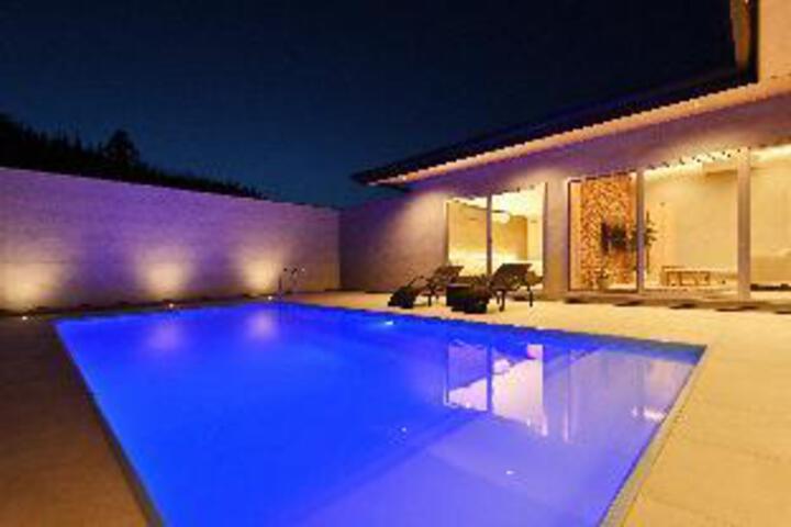 Pool 9 of 23