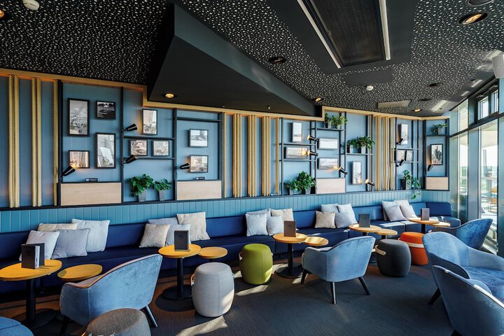 Lounge 58 of 71