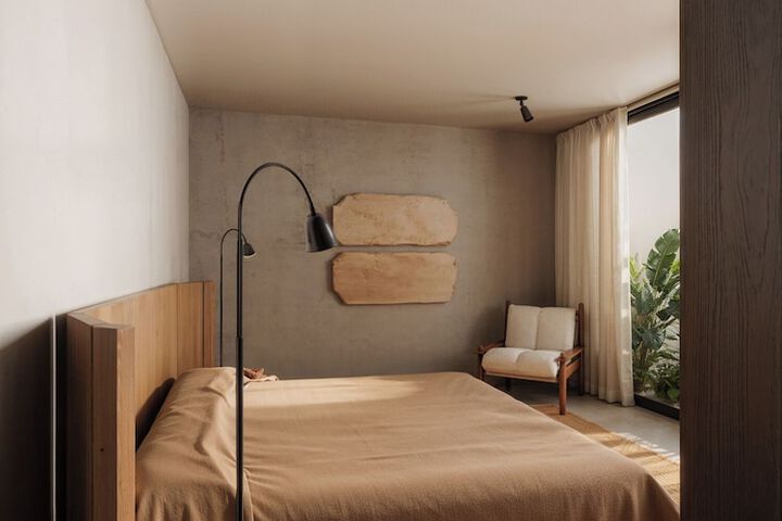 Room 2 of 16