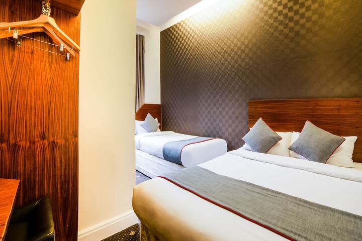 Room 5 of 20
