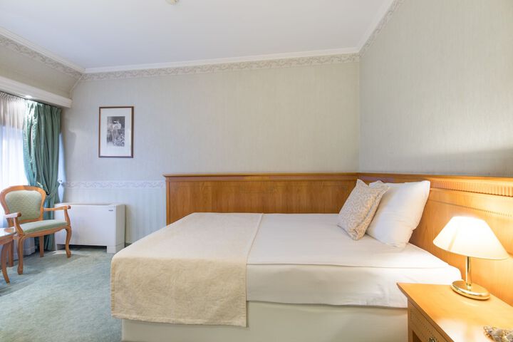 Room 15 of 82