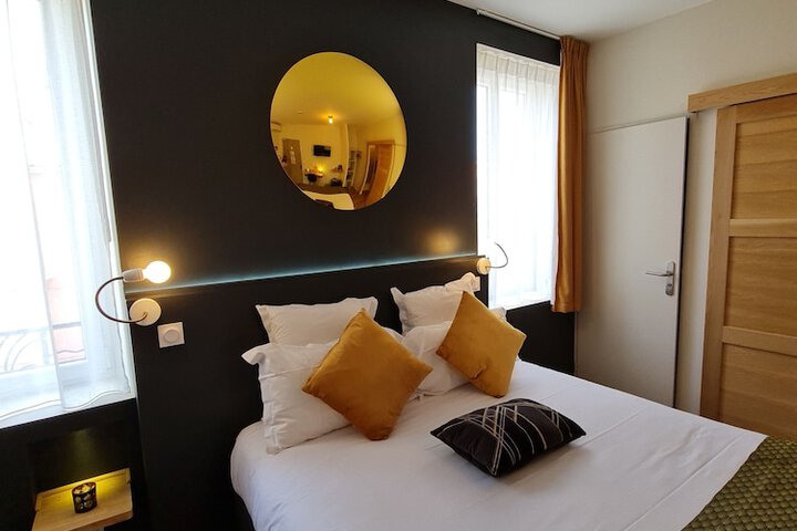 Room 22 of 208