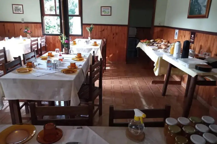 Dining 9 of 10