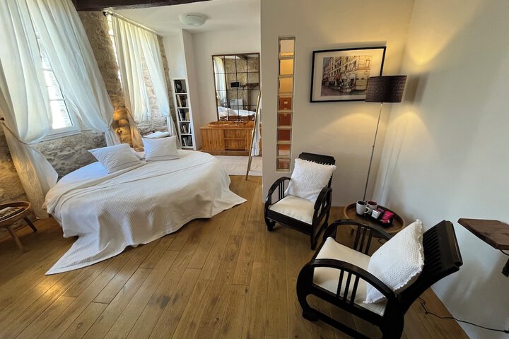 Room 14 of 33
