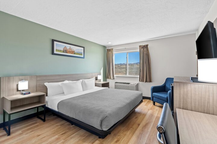 Room 4 of 66
