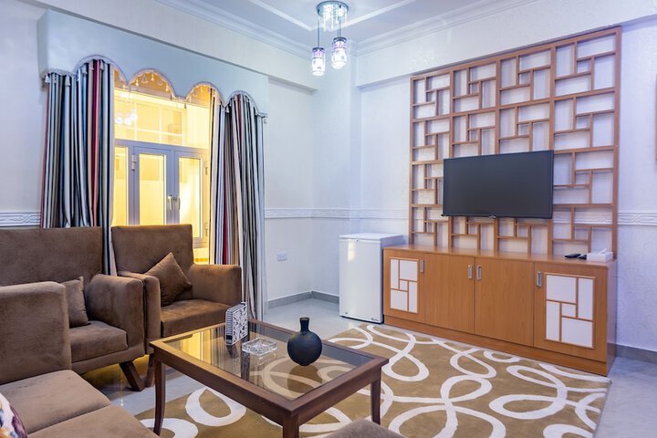 Room 6 of 9