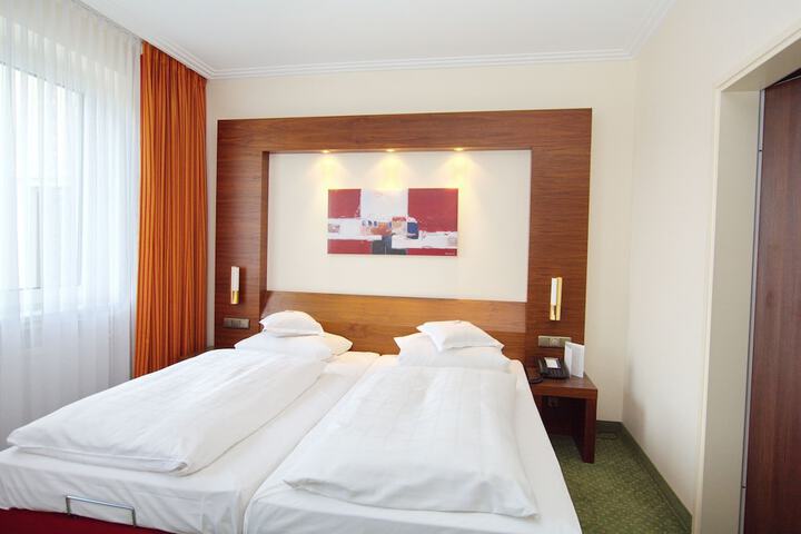 Room 4 of 44