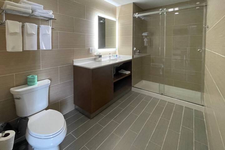 Room 14 of 28