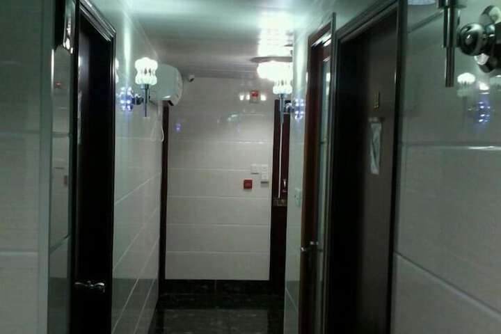 Ballroom/Hall 30 of 33