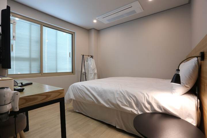 Room 8 of 35