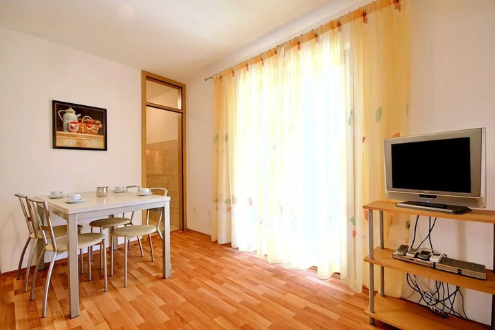 Room 3 of 15