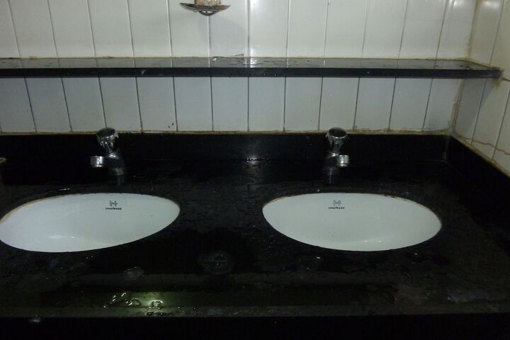 Room 9 of 15