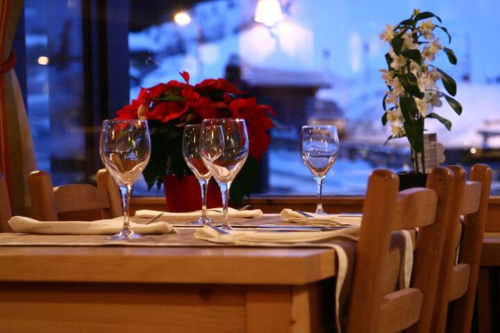 Dining 53 of 86