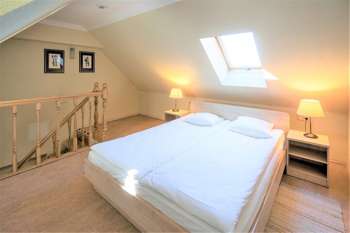 Room 16 of 40