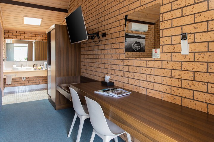 Room 2 of 73