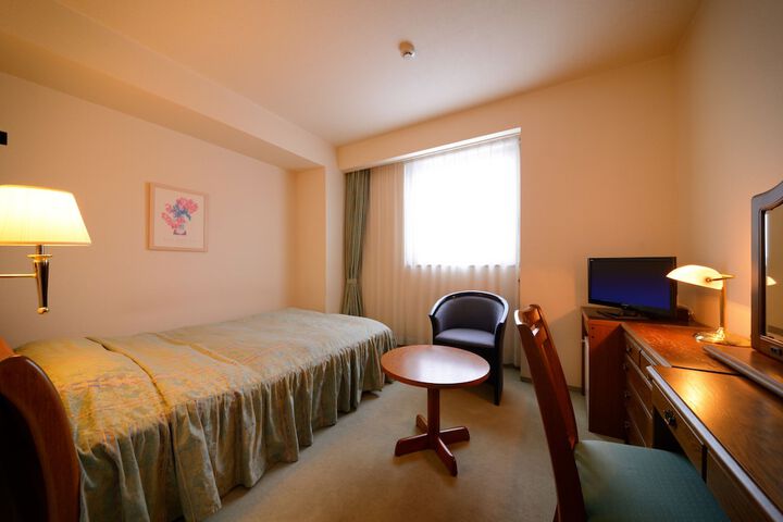 Room 7 of 27