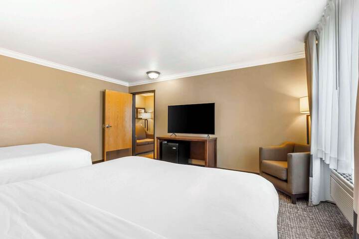 Room 42 of 63