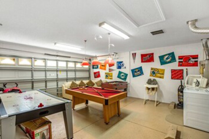 Room 12 of 37