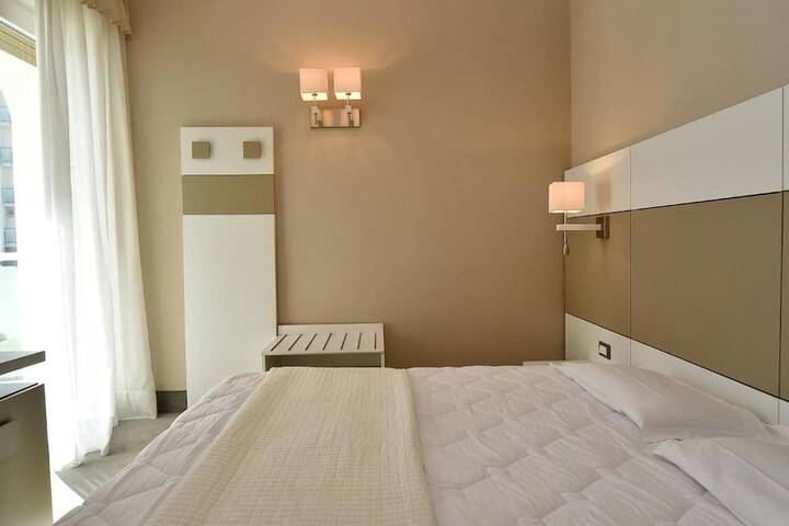 Room 27 of 115
