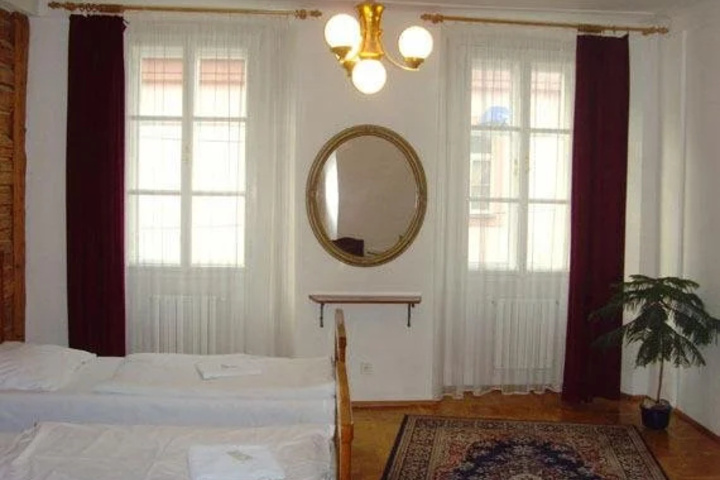 Room 4 of 14
