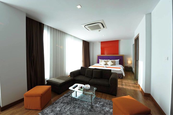 Room 13 of 143