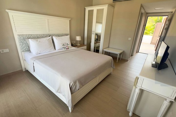 Room 5 of 63