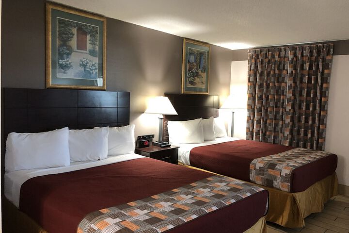 Room 12 of 114