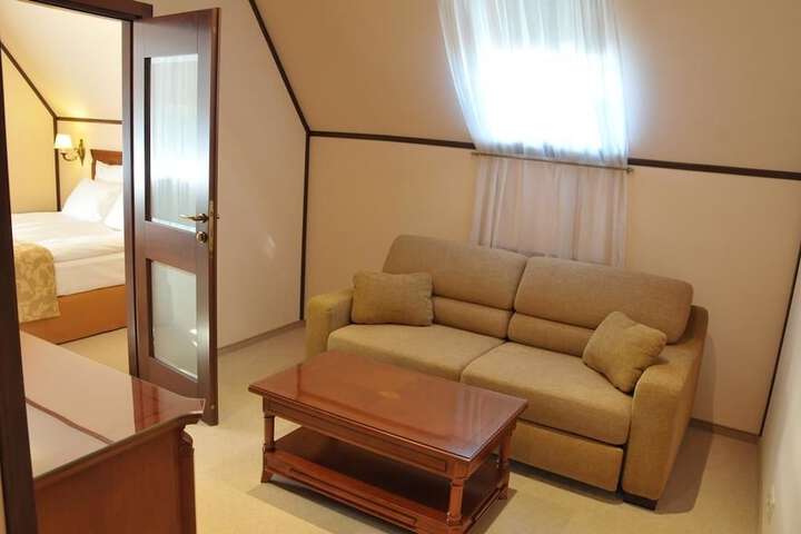 Room 8 of 35