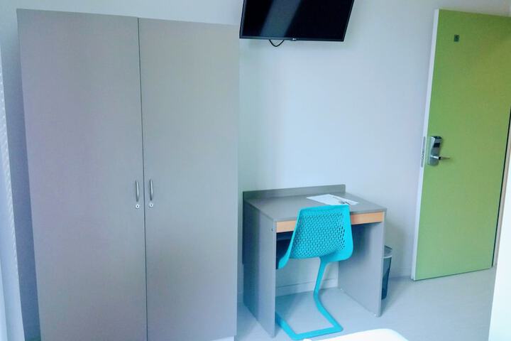 Room 19 of 48