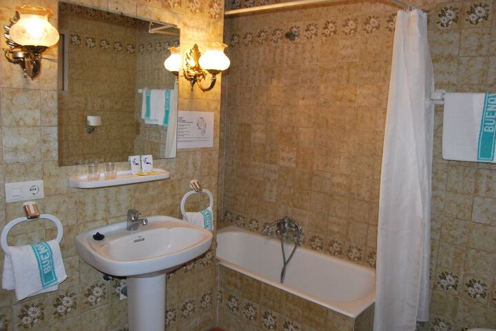 Room 16 of 39