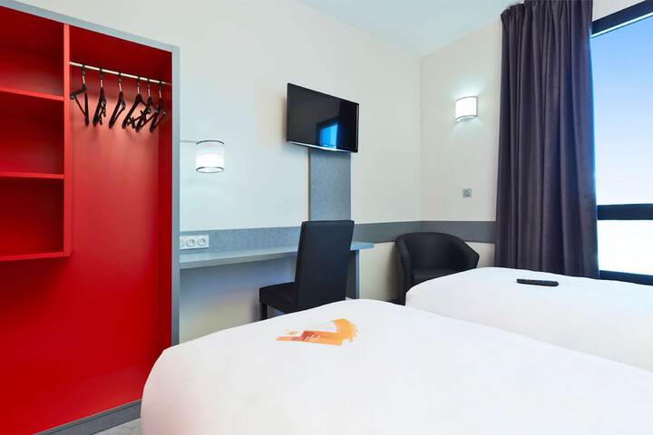 Room 7 of 38
