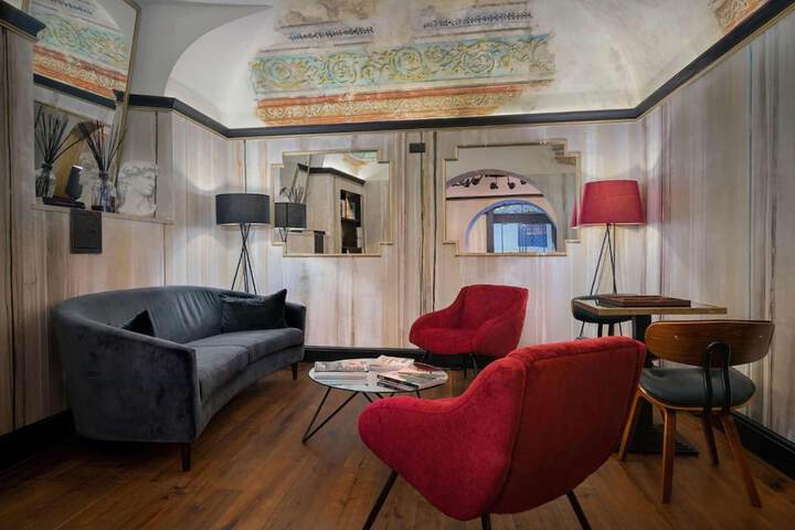 Entrance & Lobby