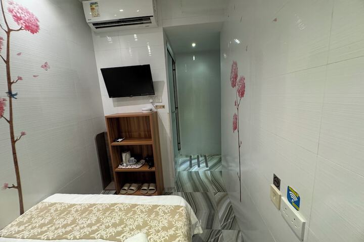 Room 135 of 195