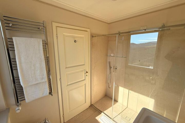 Room 28 of 48