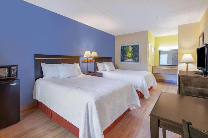 2 Queen Beds (4 of 8)