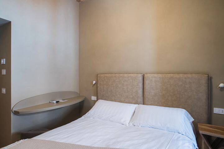 Room 34 of 163