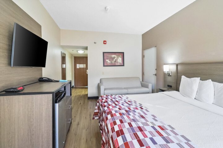 Deluxe King Bed Accessible (12 of 18)