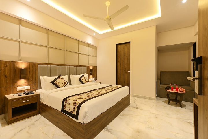 Room 8 of 25