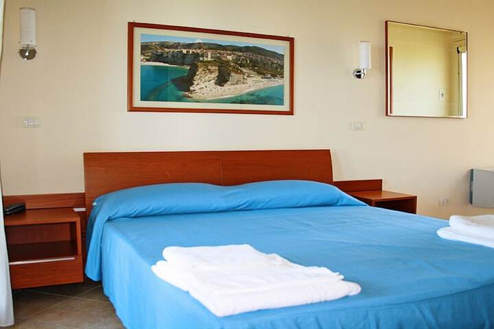 Room 6 of 37