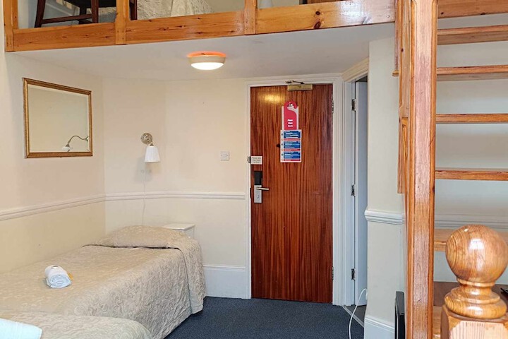 Room 135 of 283