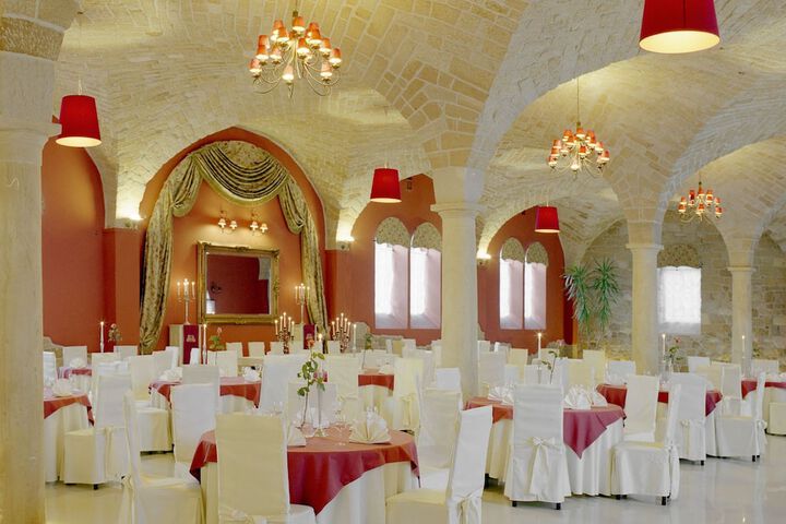 Ballroom/Hall 38 of 48