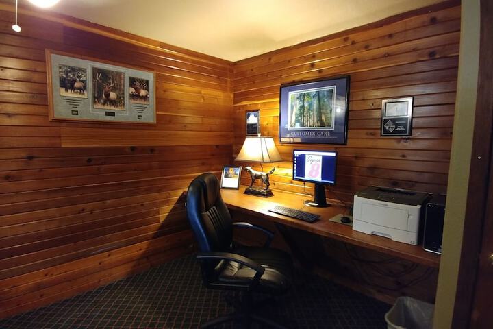 Business Center 79 of 83