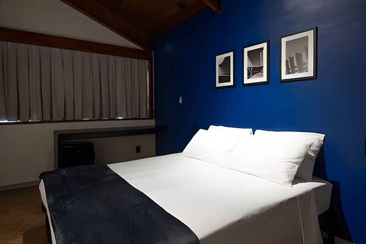 Room 8 of 93