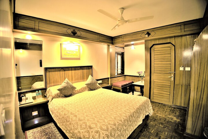 Room 13 of 19