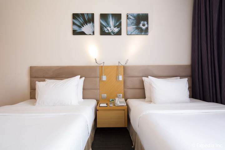 Room 6 of 65